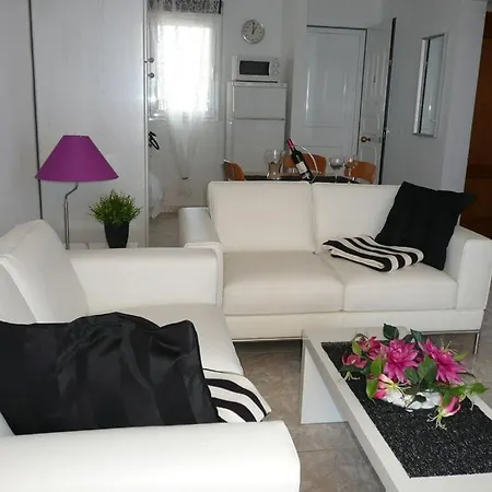 With 2 Bedrooms Сasa de vacaciones